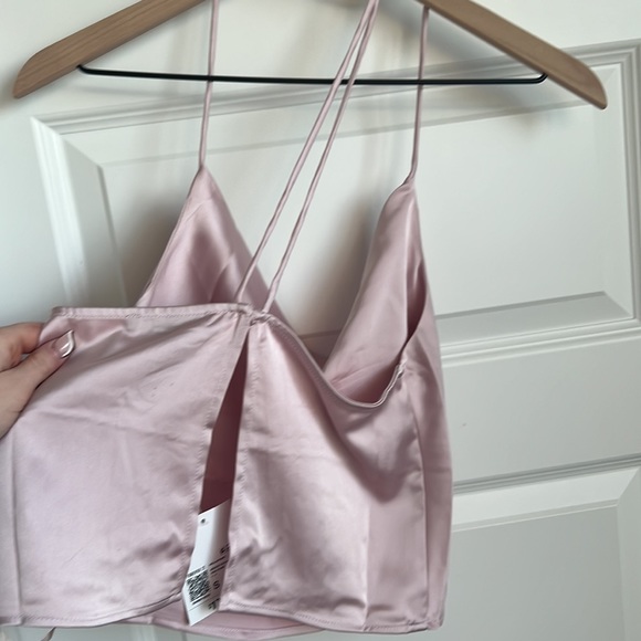 Never worn, pink tank top with cut out in back, small, Forever 21 - Picture 3 of 3